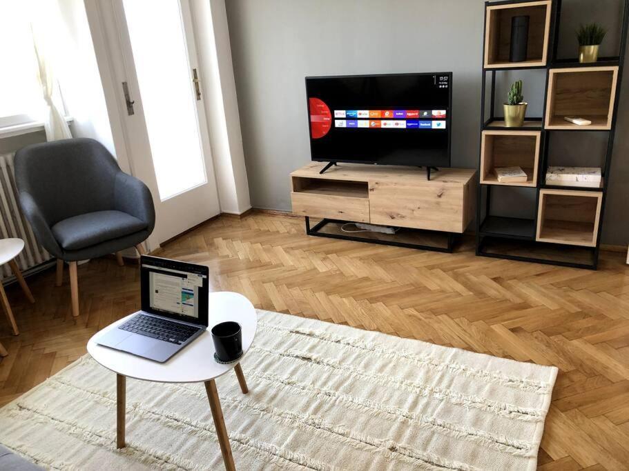 Lovely Studio Bukarest Kültér fotó